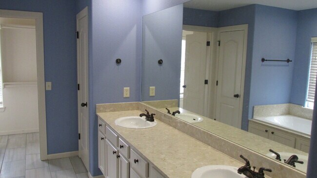 Building Photo - 3507 SW Briar Creek Ave