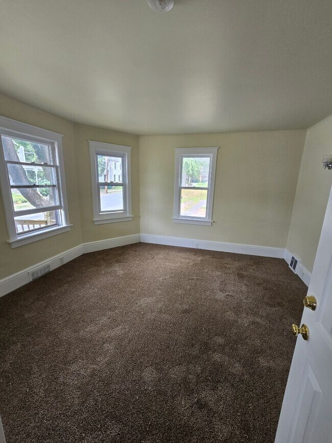 Building Photo - 4 bedroom House in East Stroudsburg Borough!