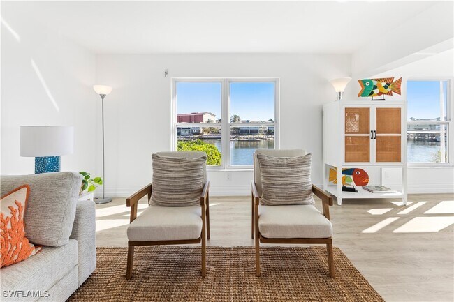 Building Photo - 1100 8th Ave S