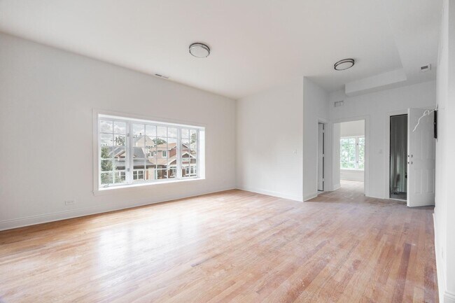 Building Photo - 3109 N Harding Ave