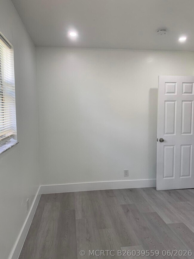 Building Photo - 4005 NW 76th Ave