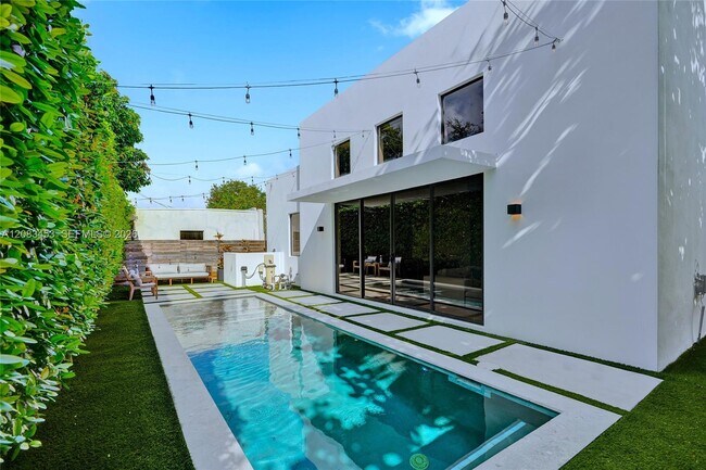 Building Photo - 104 NW 47th Terrace