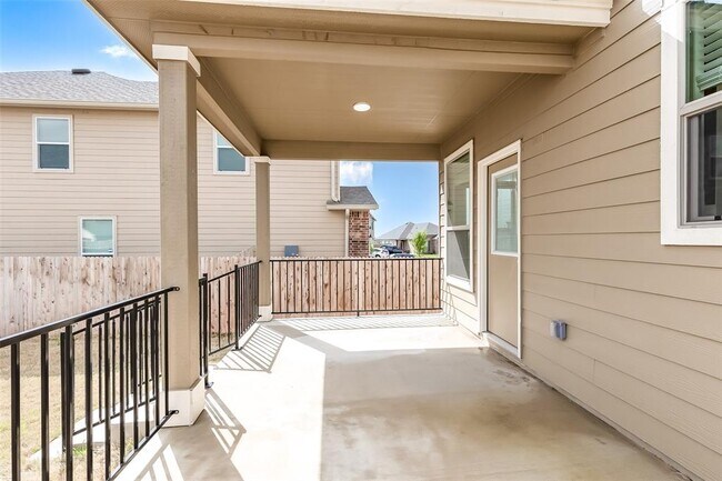 Building Photo - 105 Clematis Ct