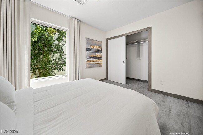 Building Photo - 3027 Bel Air Dr