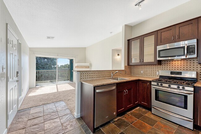 Building Photo - $2,100 - 2-Bed, 2-Bath Condo in Highlands ...