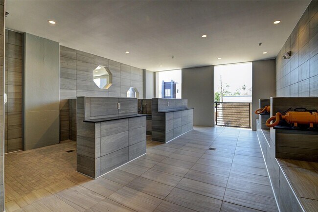 Building Photo - 3636 W Dallas St