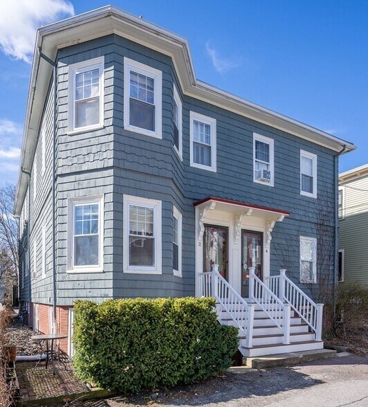 Apartment is in three-unit building on quiet dead-end street - 2 Emmons Pl