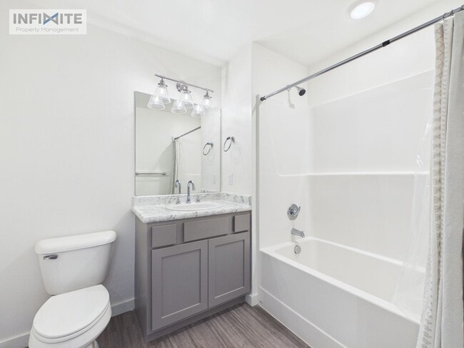 Building Photo - Modern 2 Bed / 2 Bath Apartment with Fireplace & Stainless Appliances