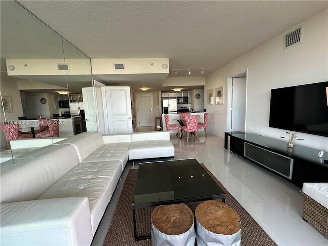 Building Photo - 1861 NW S River Dr