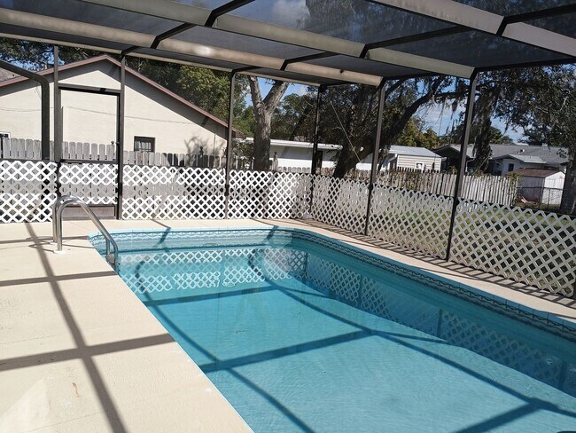 Building Photo - 3 bedroom 2 bathroom Pool House price redu...