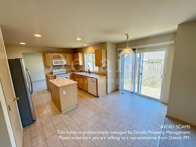 Building Photo - Large 3+ Bedroom Home in Port Orchard w/New Carpet & Paint