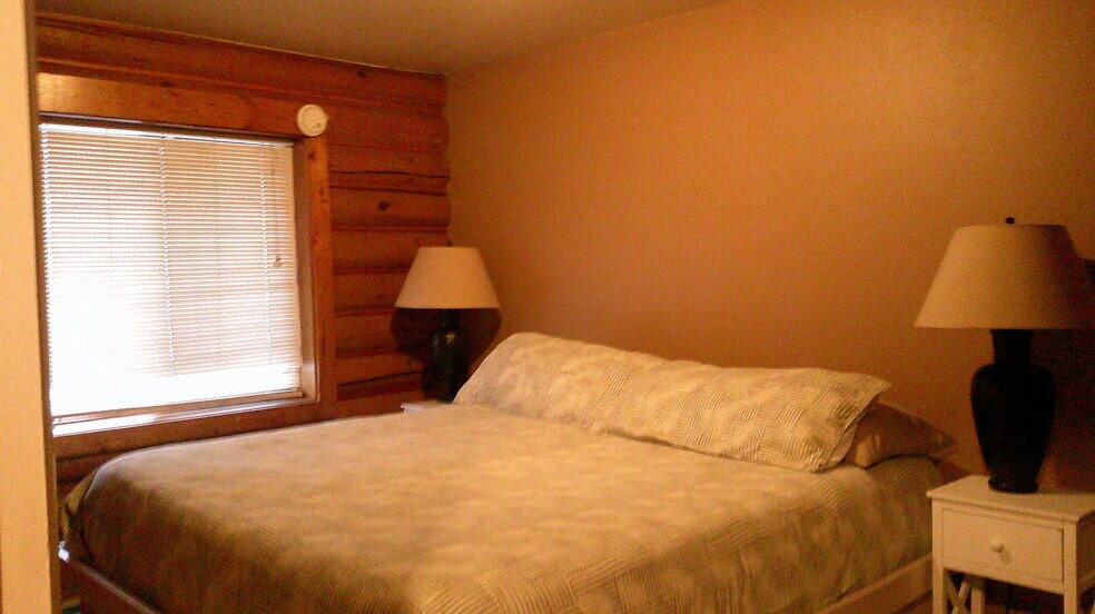 Building Photo - 1009 Alder St