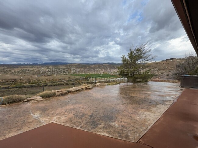 Building Photo - 2737 Sierra Vista Dr