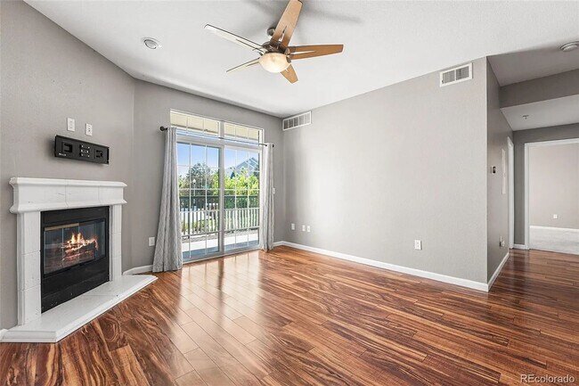 Building Photo - Spacious 2BR Condo convenient to DTC, Auro...