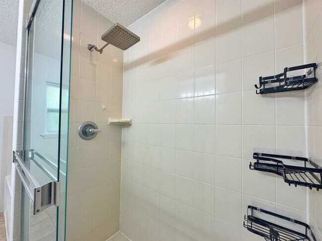 Building Photo - 932 Delcie Dr