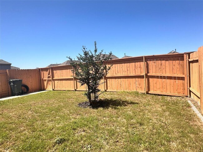 Building Photo - 137 Rustic Glen Dr
