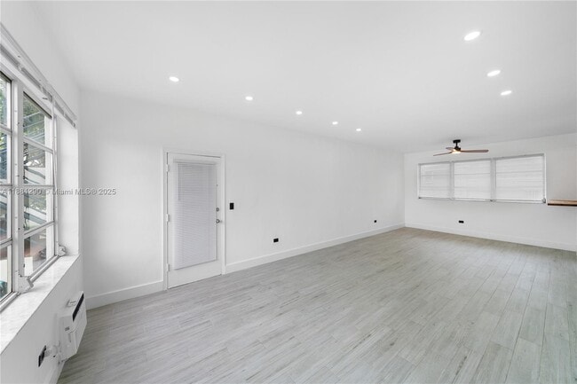 Building Photo - 4710 Pine Tree Dr