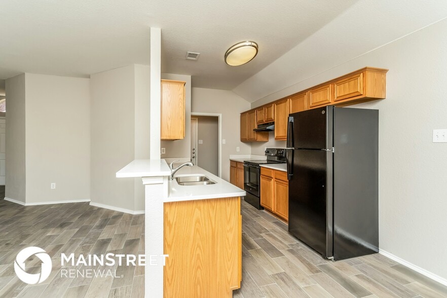 Building Photo - 717 Somerset Dr