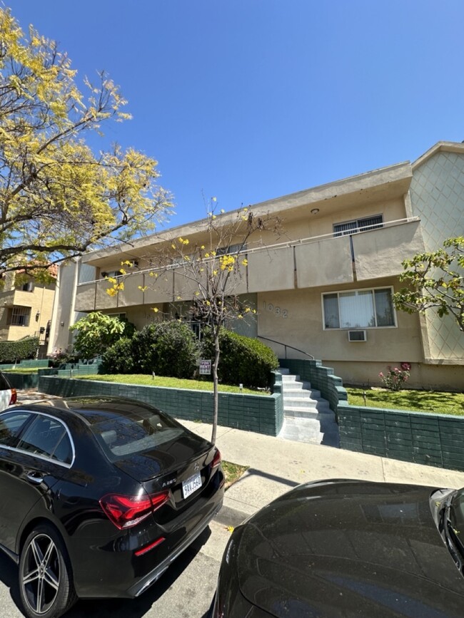 Primary Photo - 1032 N Gardner St