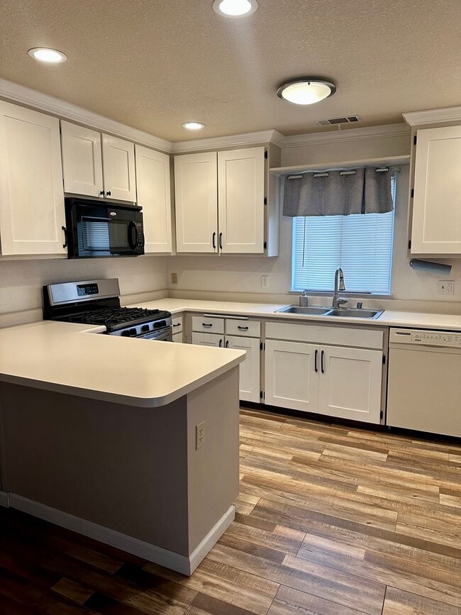 Building Photo - Beautifully maintained home located in a desirable Anderson neighborhood
