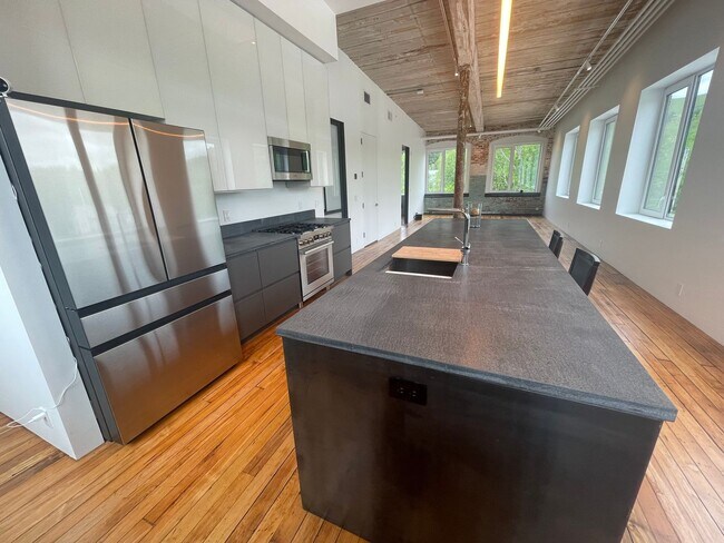 Building Photo - Historic Charm, Modern Luxury,  2 bedroom ...