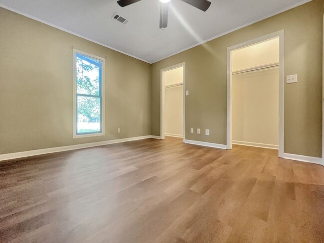 Building Photo - For Rent – 3 Bed / 2 Bath Home