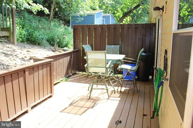 Building Photo - 167 Parker Ave