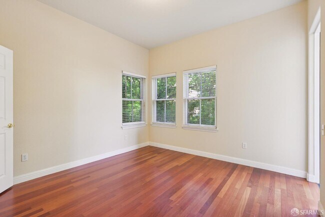 Building Photo - 435 Sheridan Ave