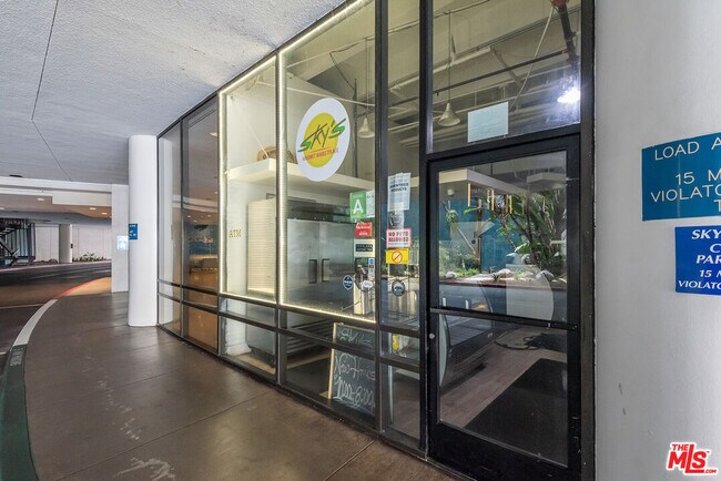 Building Photo - 4265 Marina City Dr