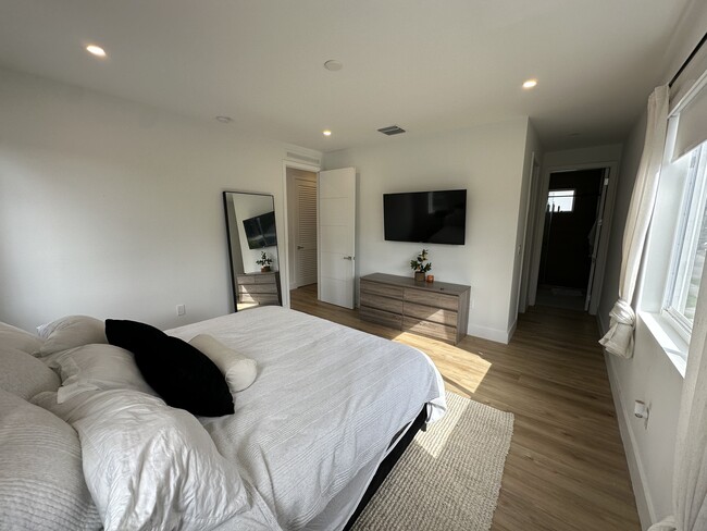 Building Photo - 2109 SW 18th Ave