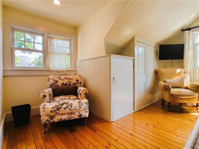 Building Photo - 60 Prairie Ave