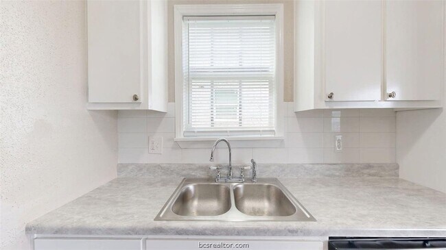 Building Photo - 806 Oran Cir