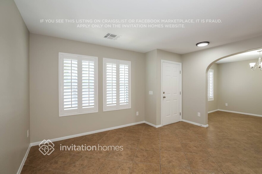 Building Photo - 5349 N Santa Fe Heights St