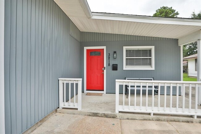 Building Photo - 3218 Cedarcrest Dr