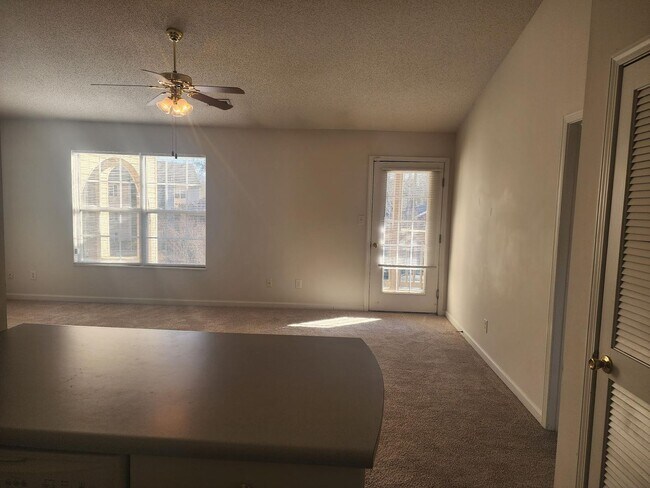 Building Photo - 141-300 (4)