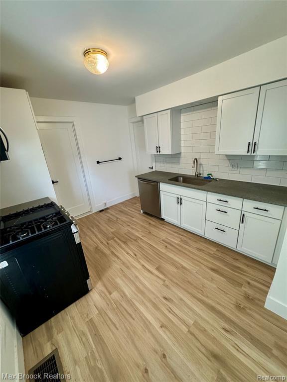 Building Photo - 368 S Wing St