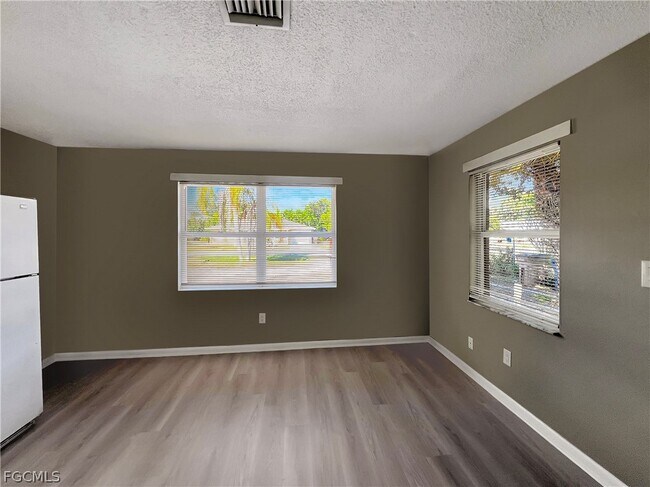 Building Photo - 13037 First St