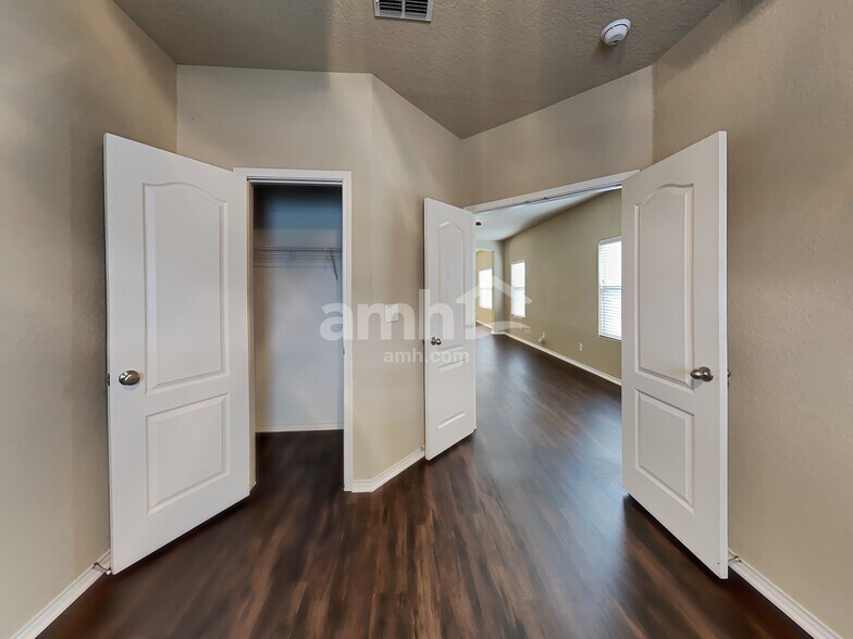 Building Photo - 5707 Sendero Spring