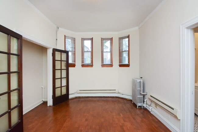 Building Photo - 4650 N Paulina St