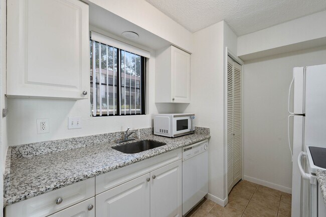 Building Photo - 12100 Melville Dr