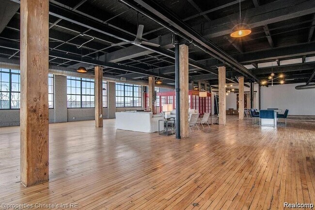 Building Photo - 1535 Sixth St