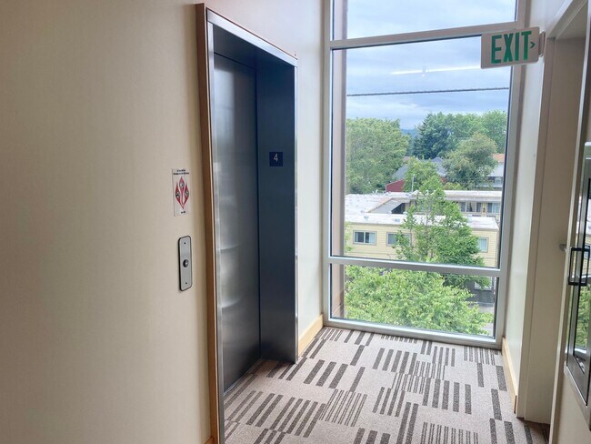 Building Photo - 2 Bedroom Lofts in Overlook! Water, Sewer and Garbage Included!!!