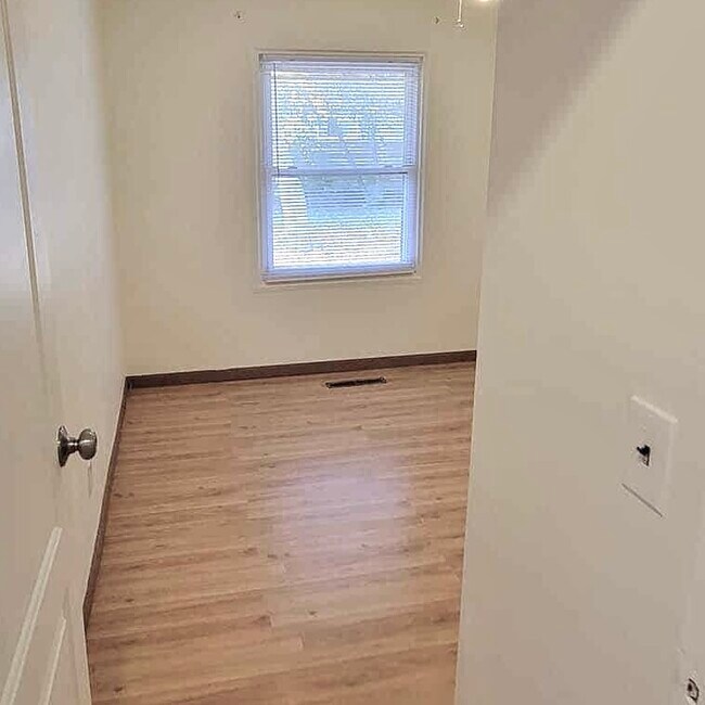 Building Photo - 2407 Carrelton Dr