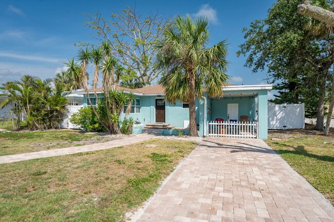 Building Photo - Fully Renovated Beachside Beauty – Walk to...