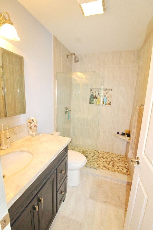 Building Photo - Haleakala Gardens – Top-Floor Furnished 2BR/2BA -A Couple Blocks from the Beach