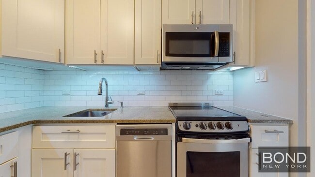 Building Photo - 237 E 34th St