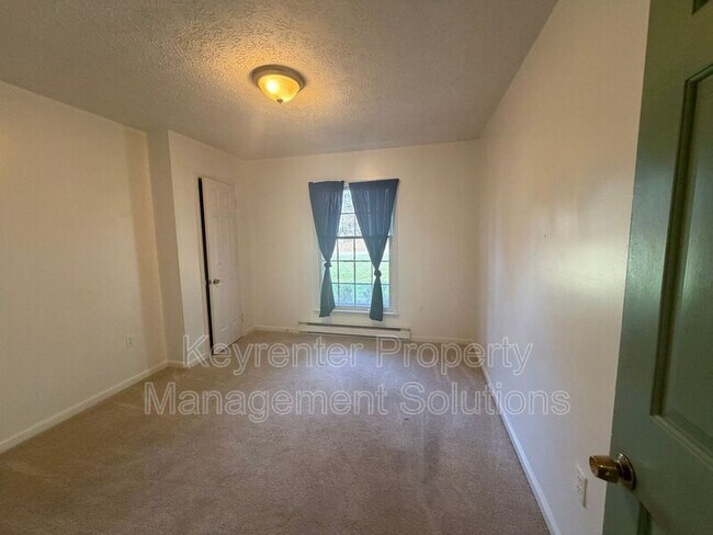 Building Photo - 907 Ladd Rd