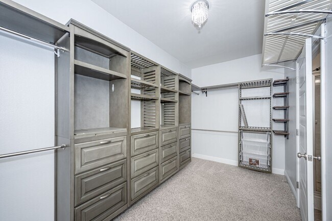Building Photo - 1013 Silverbell Cv