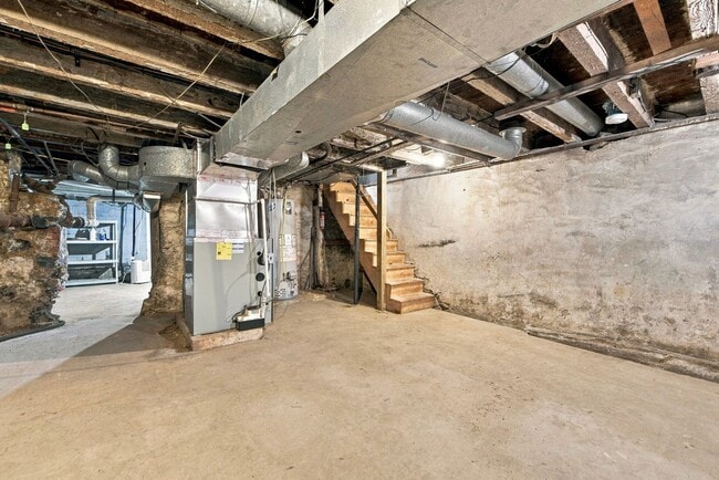 Building Photo - 730 N New St