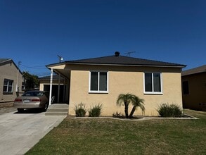 Building Photo - Remodelled 2 Bed 1 Bath Home with Garage a...